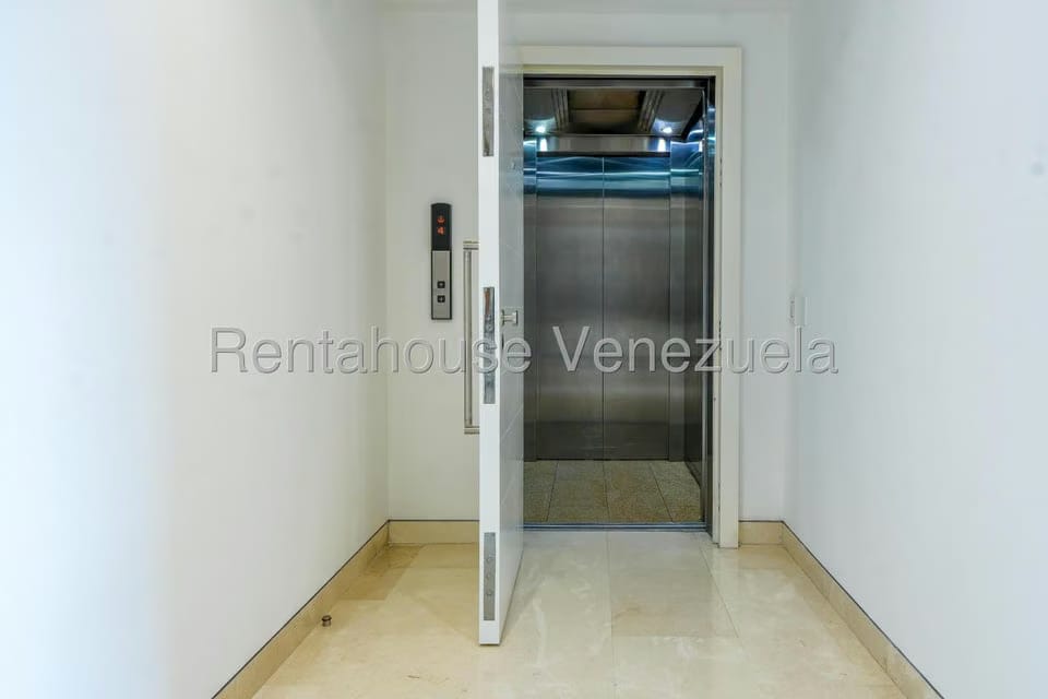 Apartamento (1 Nivel) en Venta en Campo Alegre, Distrito Metropolitano - 31