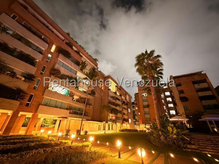 Apartamento (1 Nivel) en Venta en Campo Alegre, Distrito Metropolitano - 36