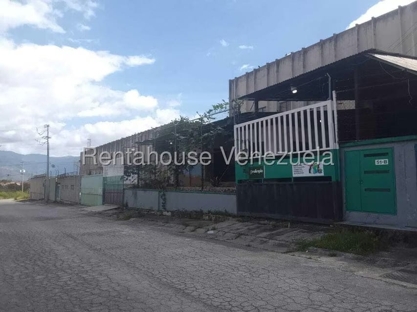 Comercial (Galpon - Deposito) en Venta en Sector Industrial Cloris, Miranda - 2