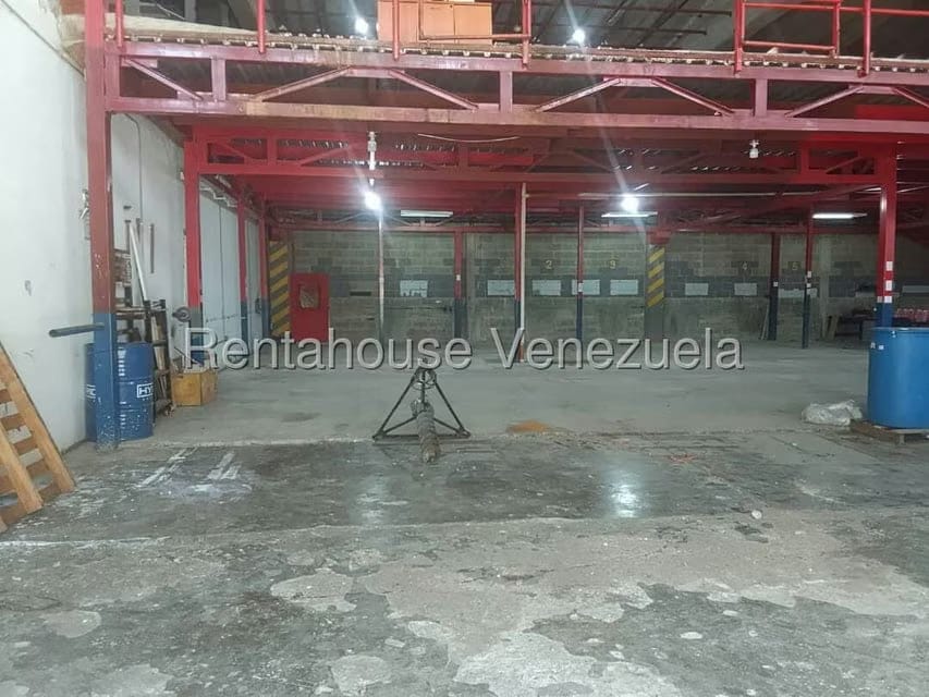 Comercial (Galpon - Deposito) en Venta en Sector Industrial Cloris, Miranda - 18