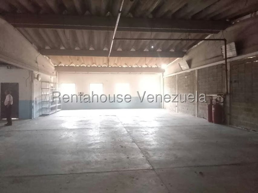 Comercial (Galpon - Deposito) en Venta en Sector Industrial Cloris, Miranda - 21