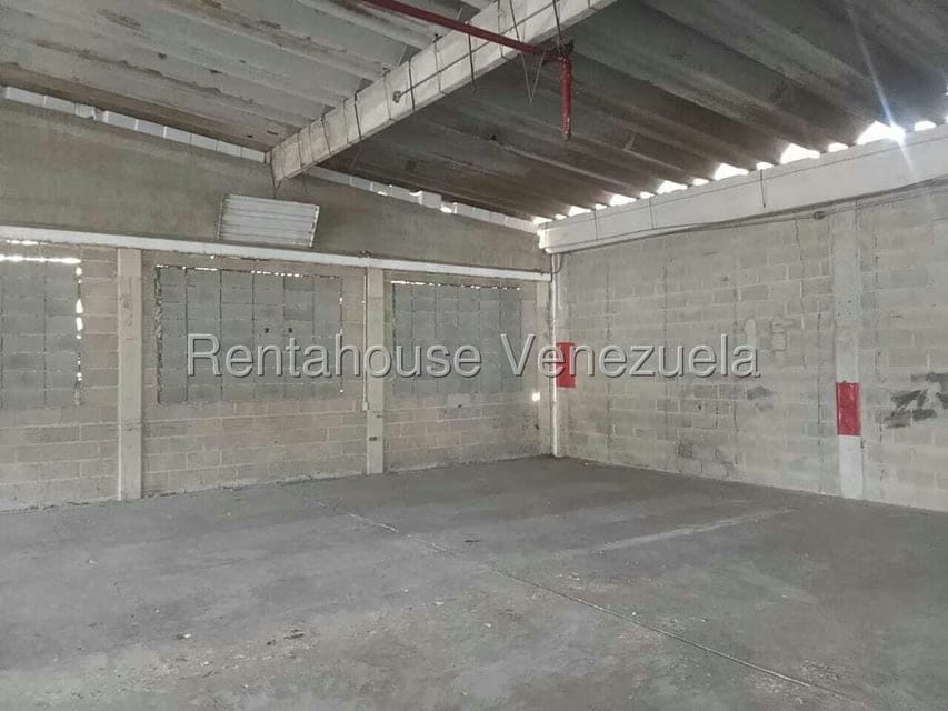 Comercial (Galpon - Deposito) en Venta en Sector Industrial Cloris, Miranda - 29