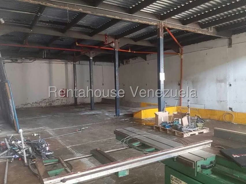 Comercial (Galpon - Deposito) en Venta en Sector Industrial Cloris, Miranda - 36