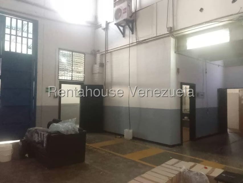 Comercial (Galpon - Deposito) en Venta en Sector Industrial Cloris, Miranda - 42