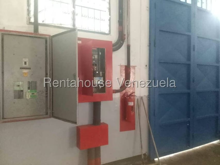 Comercial (Galpon - Deposito) en Venta en Sector Industrial Cloris, Miranda - 48