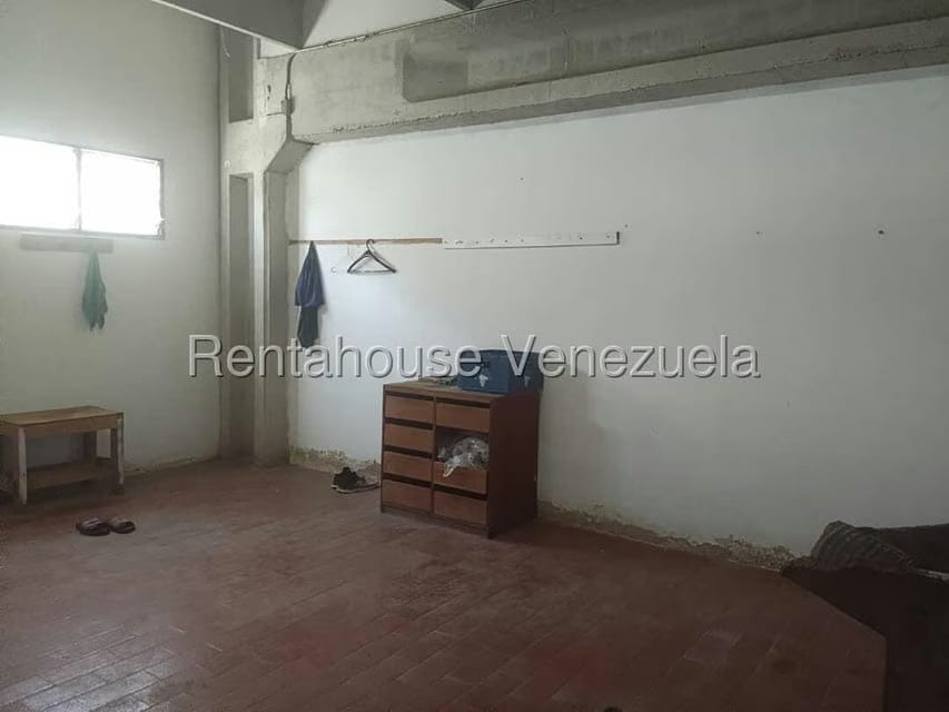 Comercial (Galpon - Deposito) en Venta en Sector Industrial Cloris, Miranda - 51