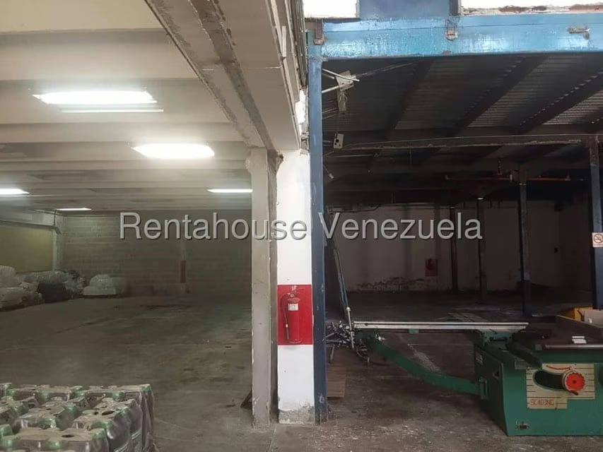 Comercial (Galpon - Deposito) en Venta en Sector Industrial Cloris, Miranda - 52