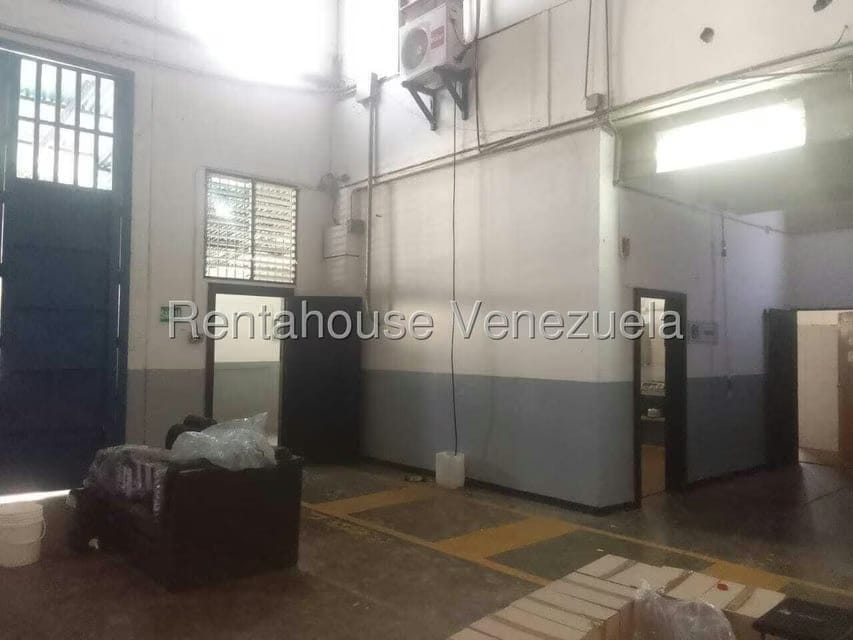 Comercial (Galpon - Deposito) en Venta en Sector Industrial Cloris, Miranda - 53