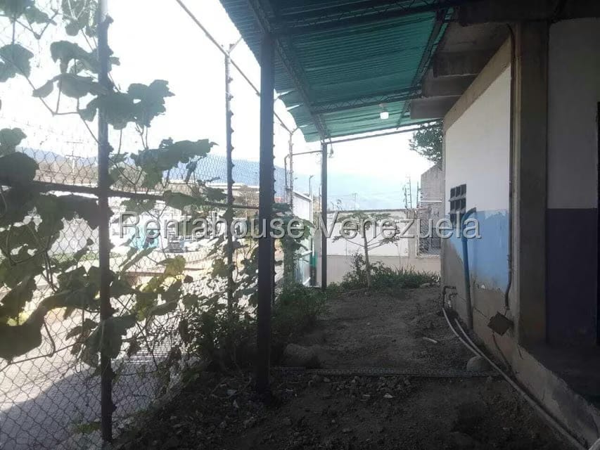 Comercial (Galpon - Deposito) en Venta en Sector Industrial Cloris, Miranda - 58