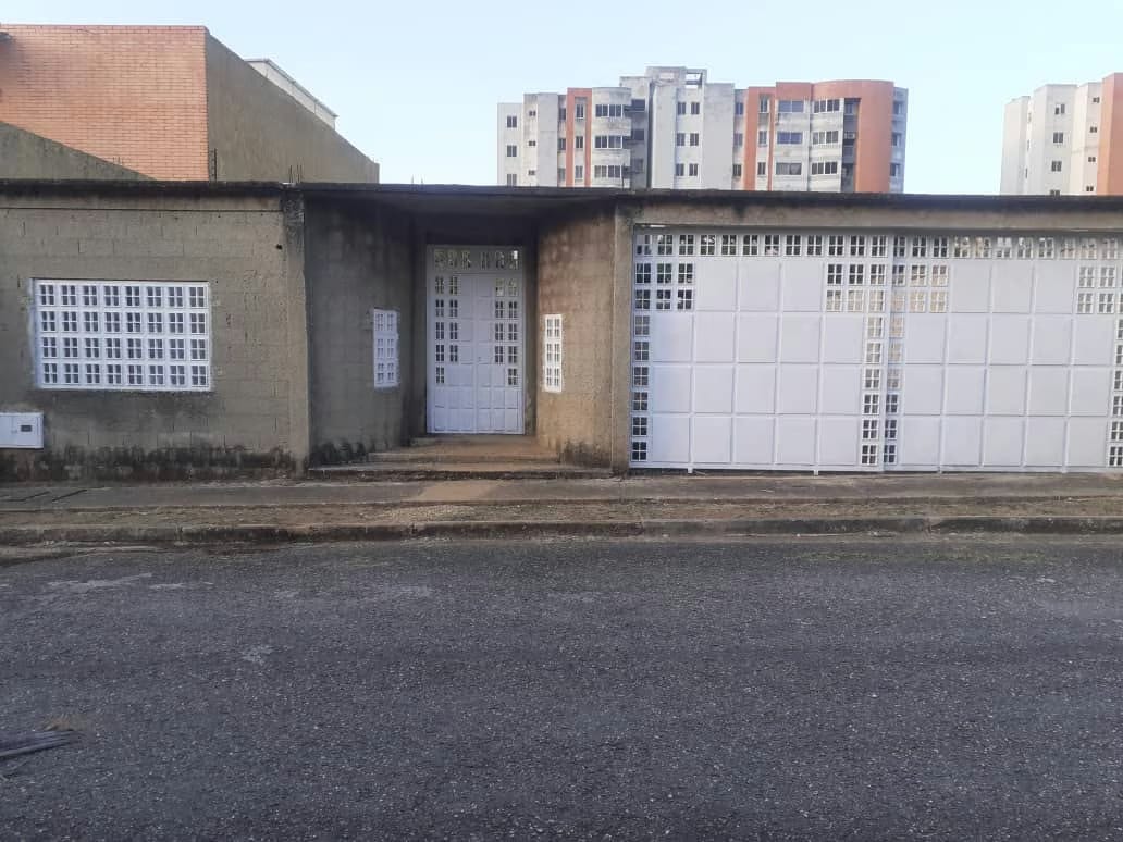 ZORAIDA ARAUJO VENDE TERRENO EN MAÑONGO FOT-384 - 2