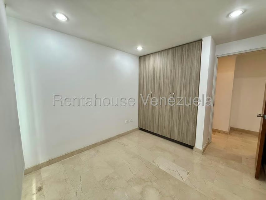 Apartamento (1 Nivel) en Alquiler en Escampadero, Distrito Metropolitano - 17