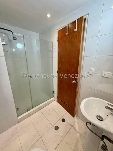 Apartamento (1 Nivel) en Alquiler en Escampadero, Distrito Metropolitano - 19