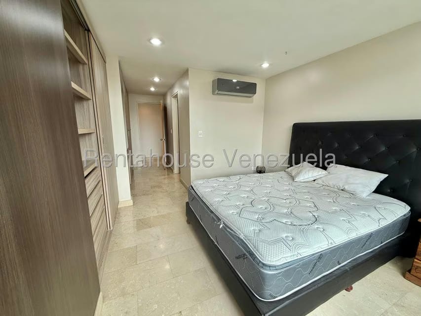 Apartamento (1 Nivel) en Alquiler en Escampadero, Distrito Metropolitano - 21