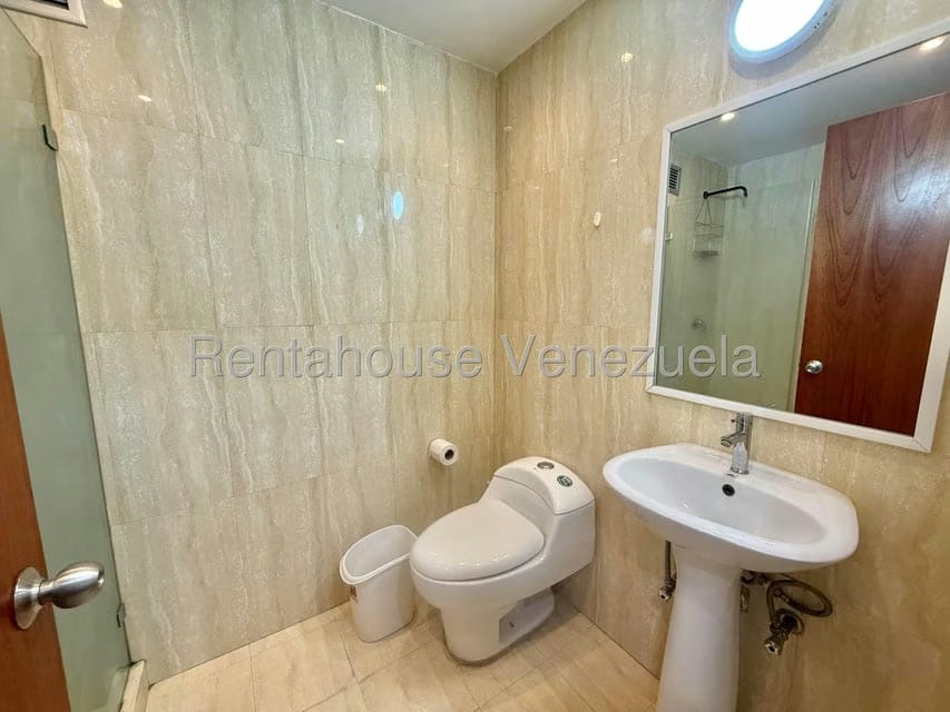 Apartamento (1 Nivel) en Alquiler en Escampadero, Distrito Metropolitano - 23