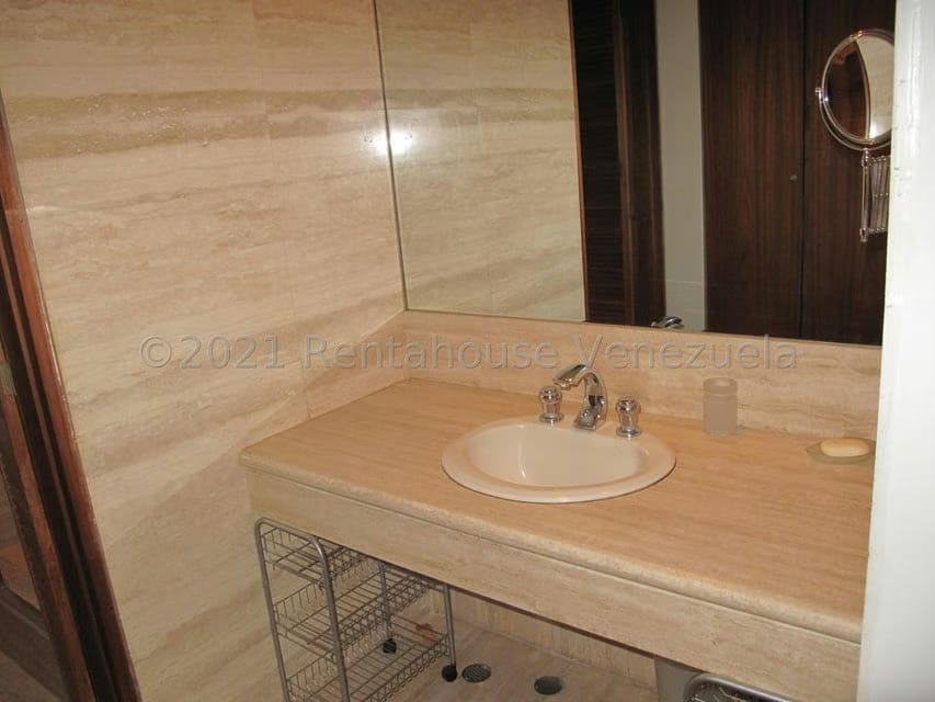 Apartamento (1 Nivel) en Alquiler en Campo Alegre, Distrito Metropolitano - 24