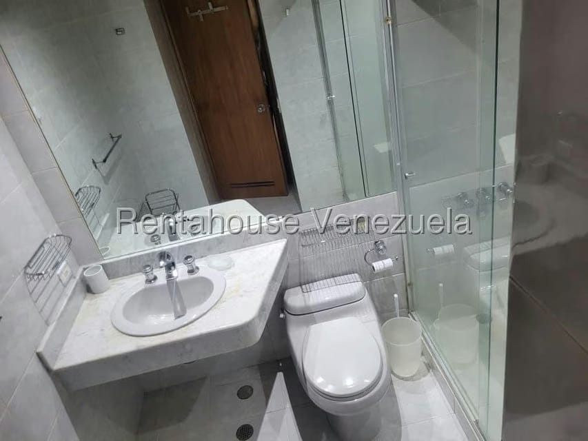 Apartamento (1 Nivel) en Alquiler en Campo Alegre, Distrito Metropolitano - 32