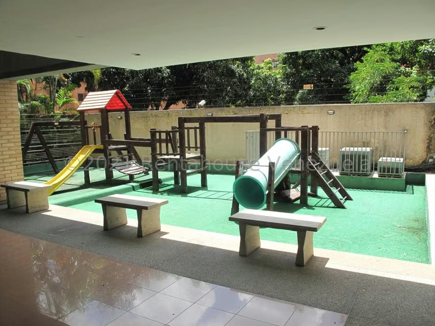 Apartamento (1 Nivel) en Alquiler en Campo Alegre, Distrito Metropolitano - 35