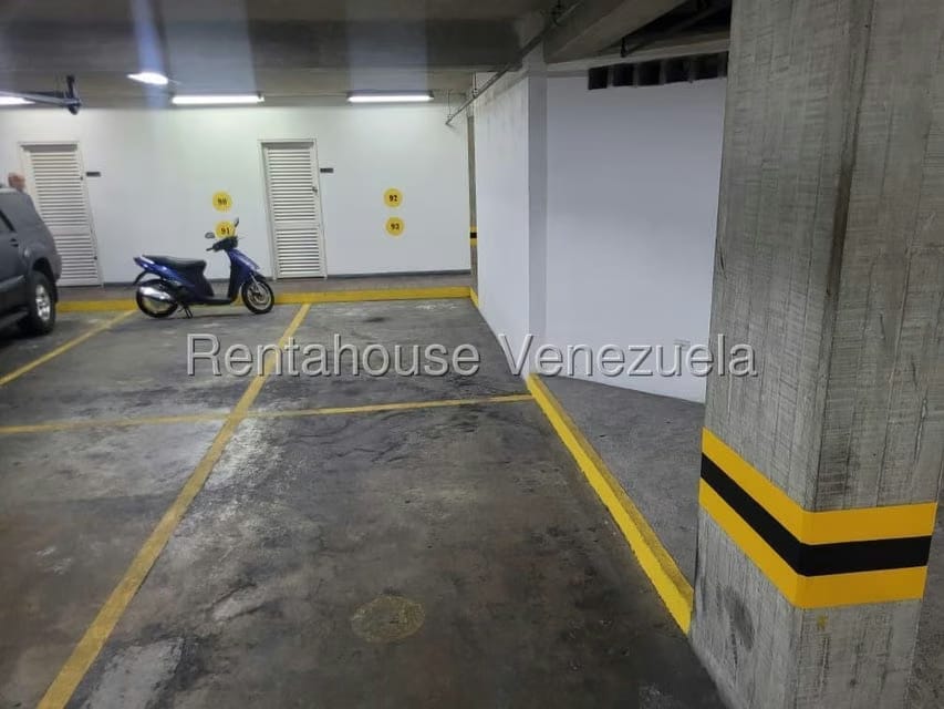 Apartamento (1 Nivel) en Alquiler en Campo Alegre, Distrito Metropolitano - 36
