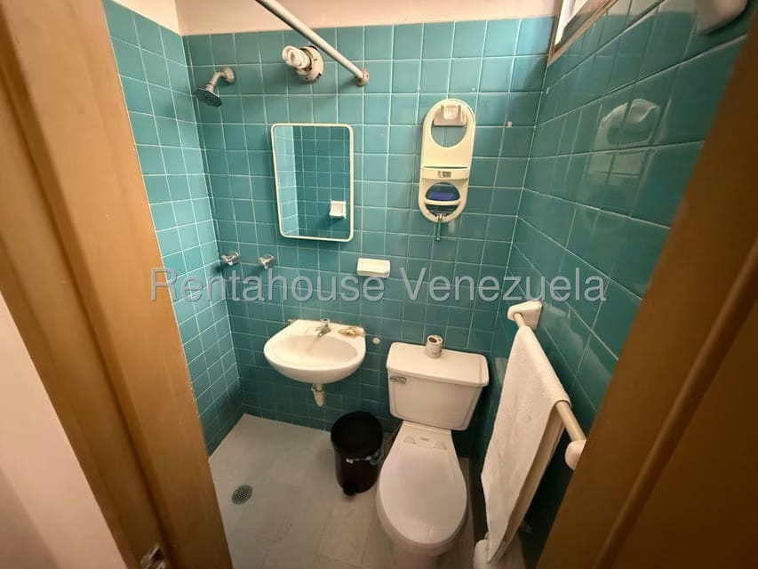 Apartamento (1 Nivel) en Alquiler en Los Palos Grandes, Distrito Metropolitano - 12