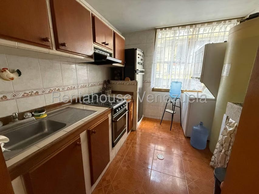 Apartamento (1 Nivel) en Alquiler en Los Palos Grandes, Distrito Metropolitano - 13