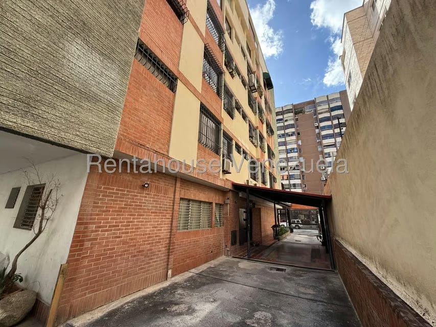 Apartamento (1 Nivel) en Alquiler en Los Palos Grandes, Distrito Metropolitano - 14