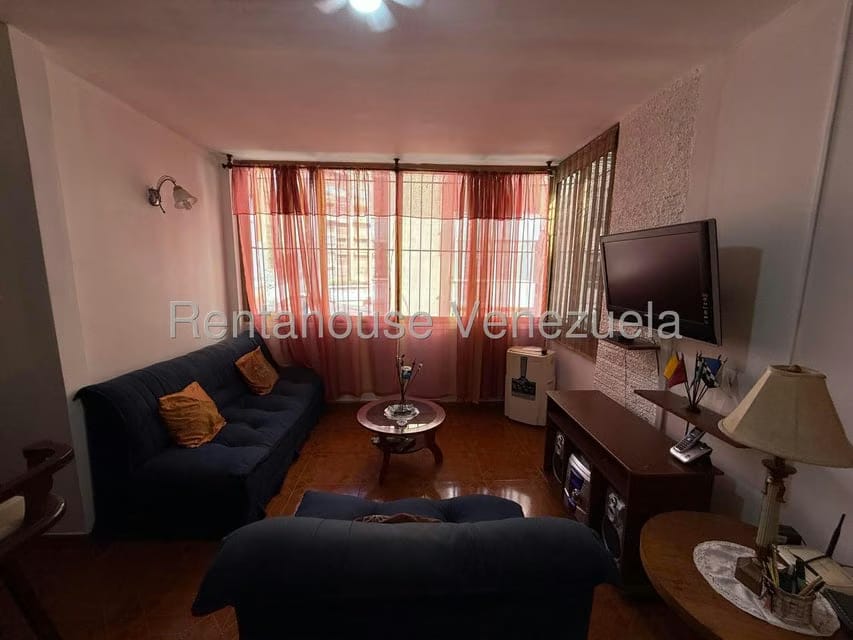 Apartamento (1 Nivel) en Alquiler en Los Palos Grandes, Distrito Metropolitano - 3