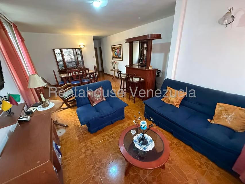Apartamento (1 Nivel) en Alquiler en Los Palos Grandes, Distrito Metropolitano - 4