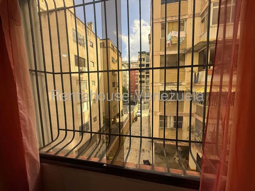 Apartamento (1 Nivel) en Alquiler en Los Palos Grandes, Distrito Metropolitano - 5