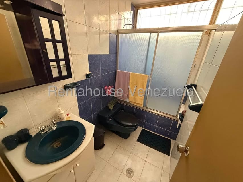 Apartamento (1 Nivel) en Alquiler en Los Palos Grandes, Distrito Metropolitano - 10