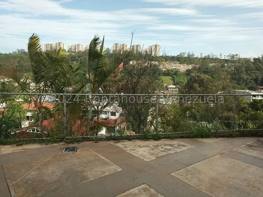 Casa (Multipes Niveles) en Venta en La Rosaleda, Miranda - 32