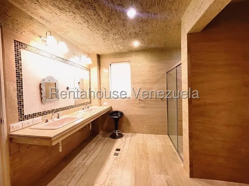 Apartamento (1 Nivel) en Alquiler en Oripoto, Distrito Metropolitano - 17