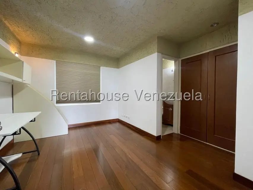 Apartamento (1 Nivel) en Alquiler en Oripoto, Distrito Metropolitano - 21
