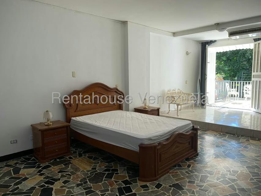 Apartamento (1 Nivel) en Alquiler en Los Palos Grandes, Distrito Metropolitano - 11