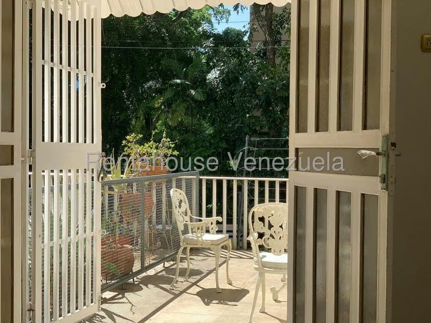 Apartamento (1 Nivel) en Alquiler en Los Palos Grandes, Distrito Metropolitano - 13