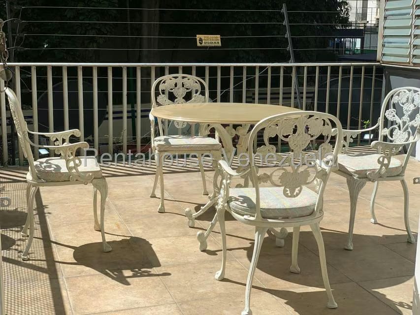 Apartamento (1 Nivel) en Alquiler en Los Palos Grandes, Distrito Metropolitano - 14