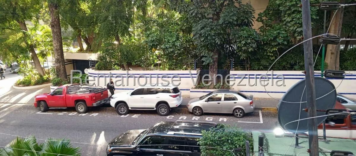 Apartamento (1 Nivel) en Alquiler en Los Palos Grandes, Distrito Metropolitano - 17