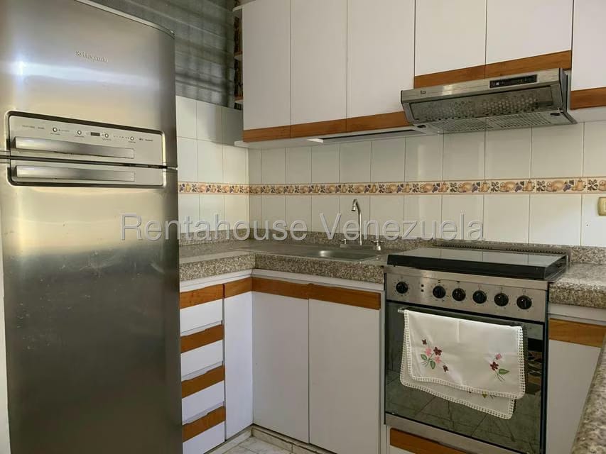Apartamento (1 Nivel) en Alquiler en Los Palos Grandes, Distrito Metropolitano - 3