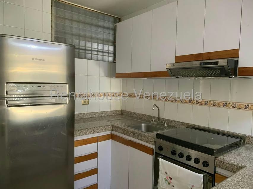 Apartamento (1 Nivel) en Alquiler en Los Palos Grandes, Distrito Metropolitano - 5