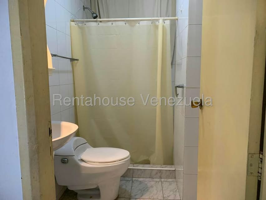 Apartamento (1 Nivel) en Alquiler en Los Palos Grandes, Distrito Metropolitano - 8