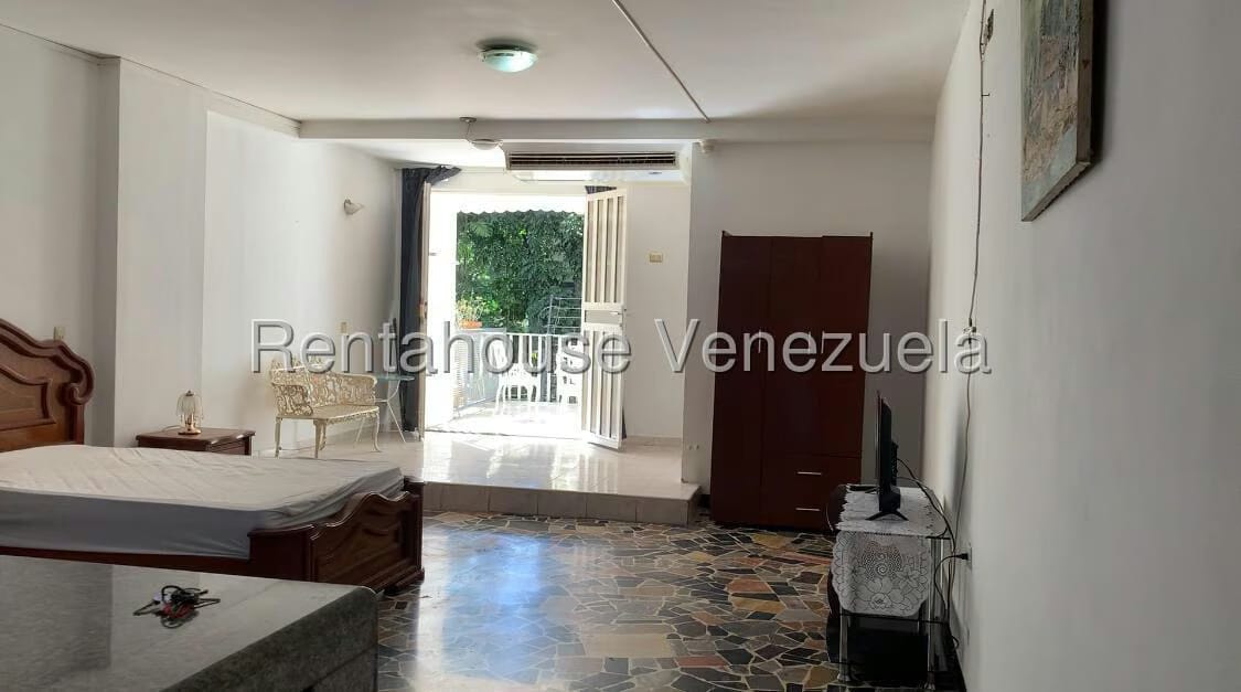 Apartamento (1 Nivel) en Alquiler en Los Palos Grandes, Distrito Metropolitano - 9