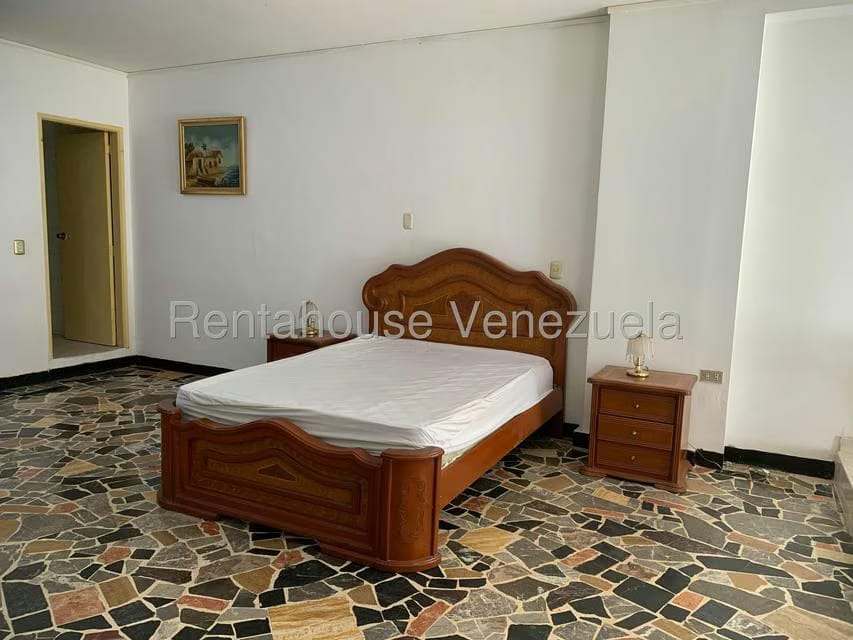 Apartamento (1 Nivel) en Alquiler en Los Palos Grandes, Distrito Metropolitano - 10