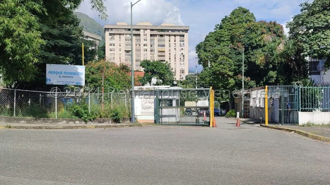 Comercial (Estacionamiento) en Venta en El Marques, Distrito Metropolitano