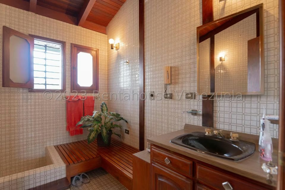 Casa (Multipes Niveles) en Venta en La Lagunita Country Club, Distrito Metropolitano - 54