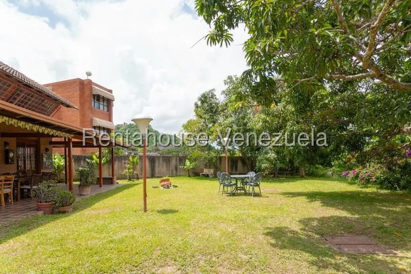 Casa (1 Nivel) en Venta en Colinas del Tamanaco, Distrito Metropolitano - 2