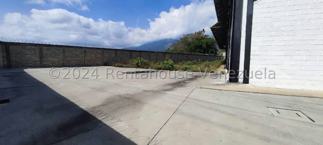 Comercial (Galpon - Deposito) en Venta en Mariche, Distrito Metropolitano - 71