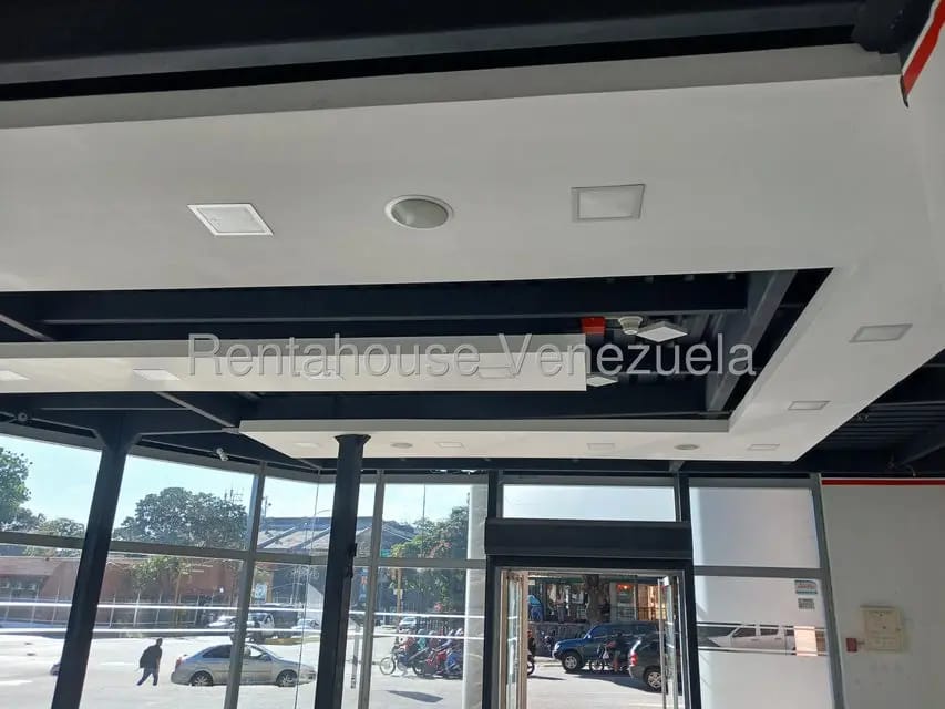Comercial (Local Comercial) en Alquiler en Los Dos Caminos, Distrito Metropolitano - 13