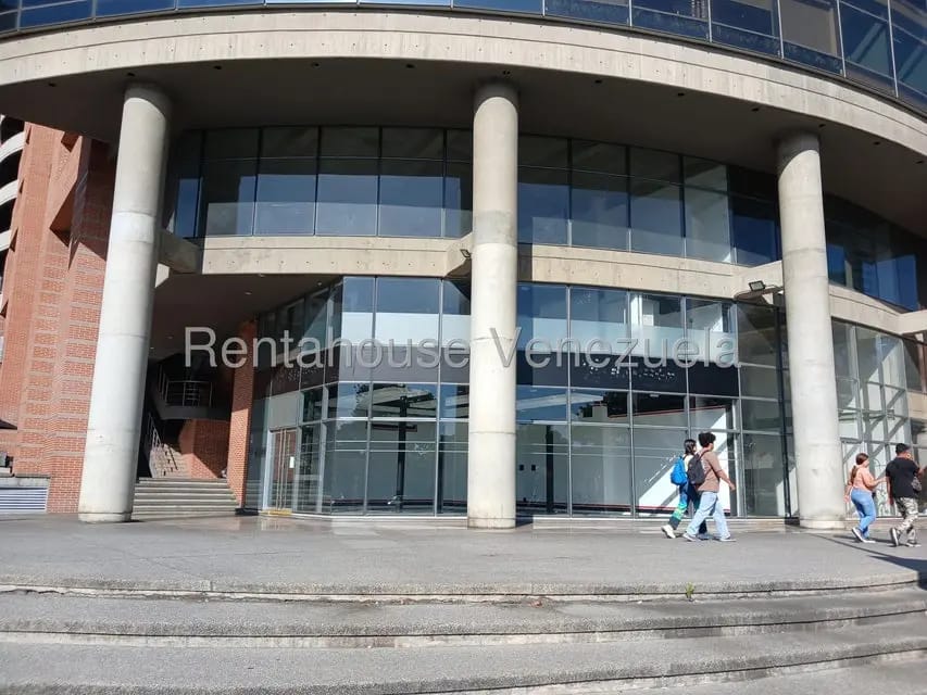 Comercial (Local Comercial) en Alquiler en Los Dos Caminos, Distrito Metropolitano - 3