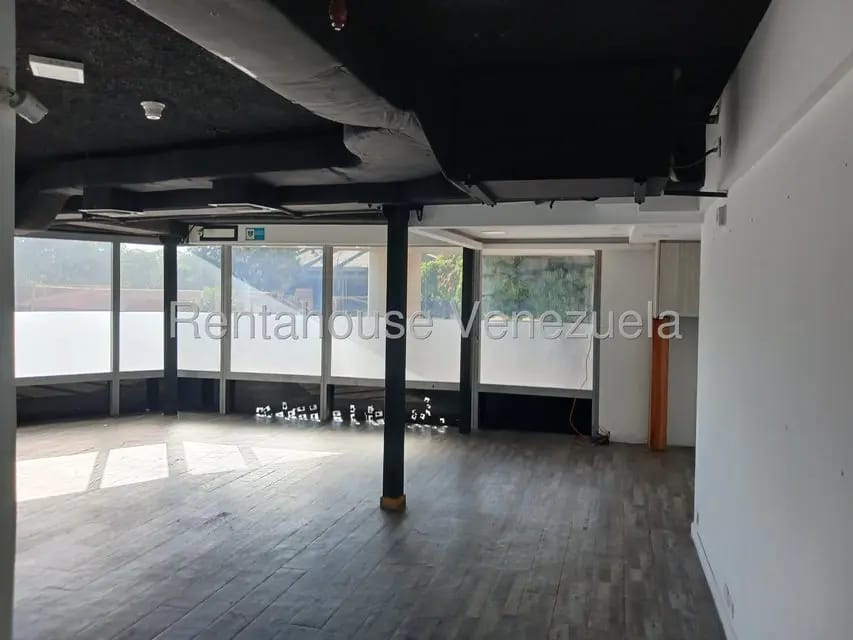 Comercial (Local Comercial) en Alquiler en Los Dos Caminos, Distrito Metropolitano - 21