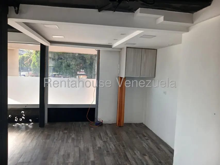 Comercial (Local Comercial) en Alquiler en Los Dos Caminos, Distrito Metropolitano - 22