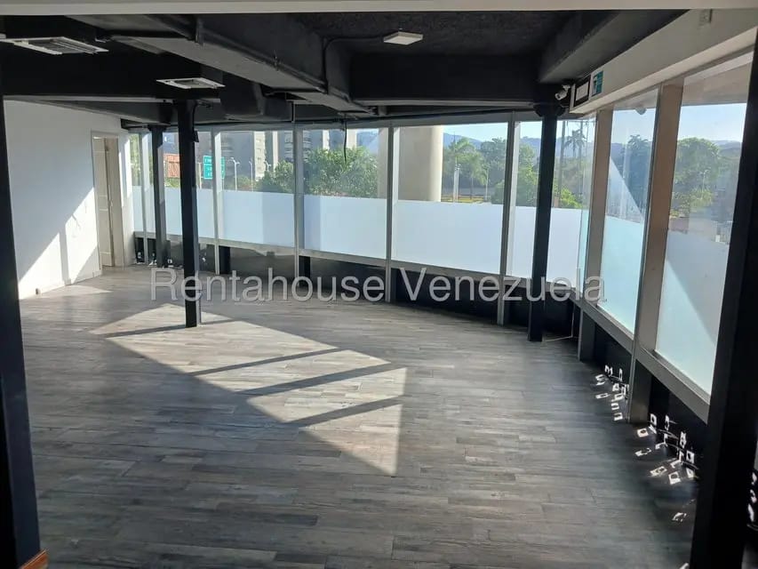 Comercial (Local Comercial) en Alquiler en Los Dos Caminos, Distrito Metropolitano - 23